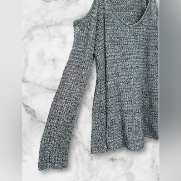 Rue 21 Waffle Knit Cold Shoulder Sweater Top Soft Cozy Gray Y2K Size M - Picture 3 of 8